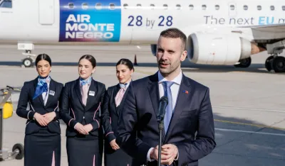 (FOTO) Vlada brendirala avion&nbsp;sa sloganom: &bdquo;28by28 - The next EU member&ldquo;