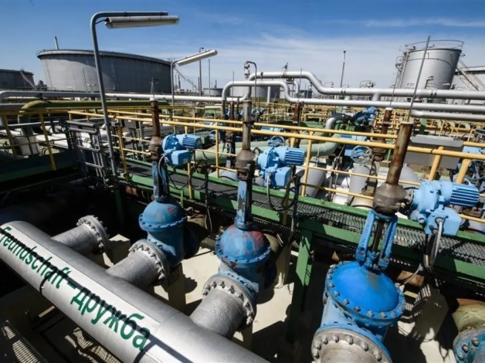 Velika Britanija izuzela iz sankcija naftovod Družbu do oktobra naredne godine