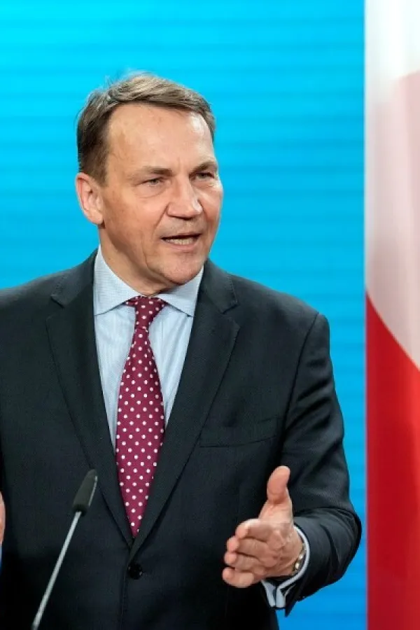 Sikorski: Odbrana od moguće ruske agresije ko&scaron;tala bi 1,2 milijarde eura