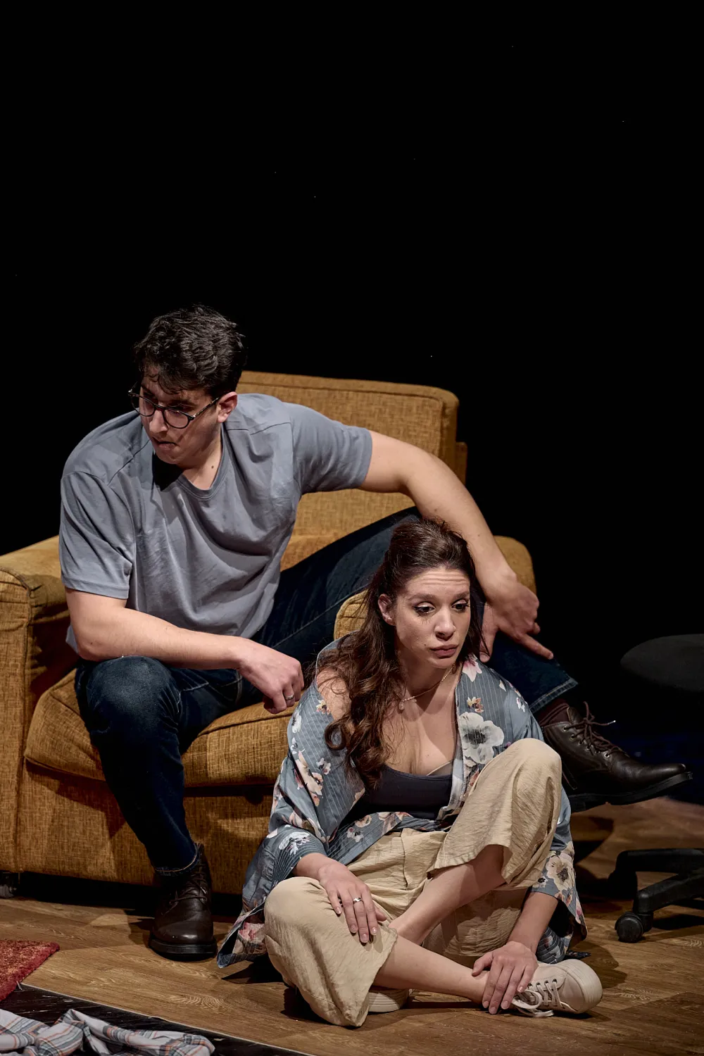 SCENA IZ PREDSTAVE "MALI BRAČNI ZLOČINI"