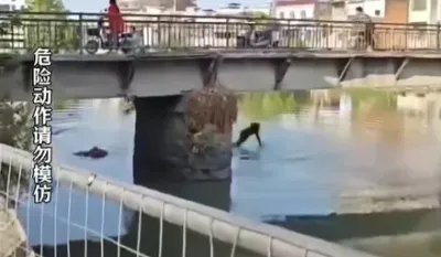 (VIDEO) Mu&scaron;karac se posvađao sa suprugom pa bacio dijete s mosta