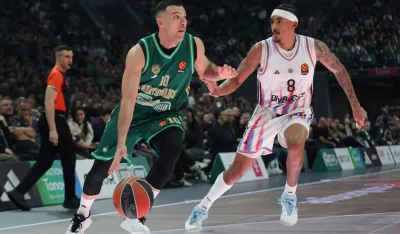 Са меча из Атине