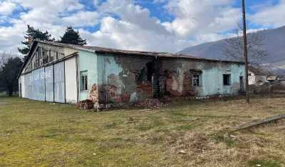 Berane: Avio-oprema smje&scaron;tena u oronulom hangaru