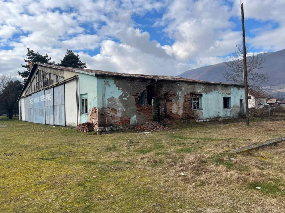 Berane: Avio-oprema smje&scaron;tena u oronulom hangaru