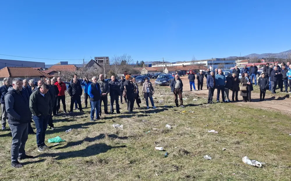 Biv&scaron;i radnici Rudnika boksita ne&nbsp;dozvoljavaju radove na sindikalnom placu