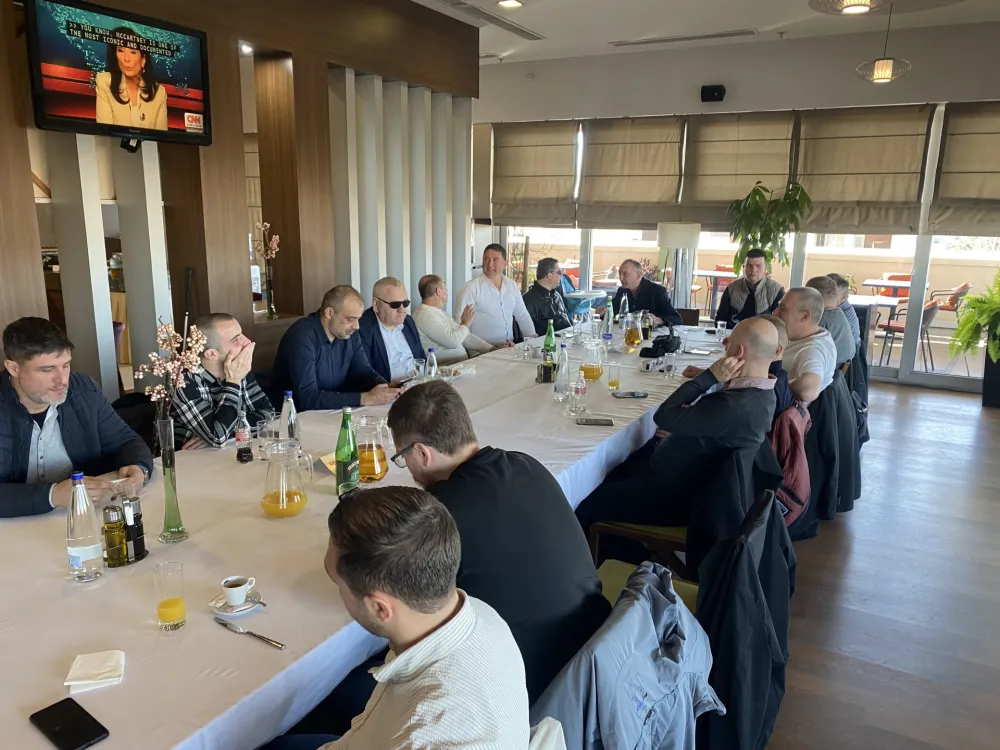 Sa druženja u hotelu Ramada