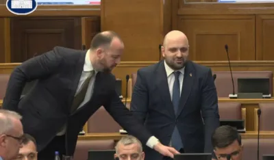 Napeto u Skup&scaron;tini: Nikolić isključio mikrofon Božoviću, sjednica prekinuta