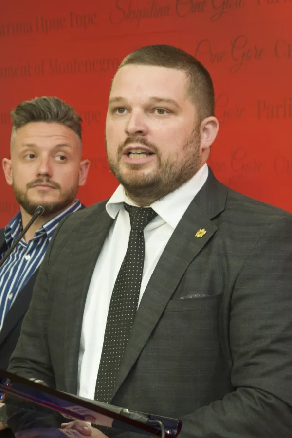 Mikić: Mandić i parlamentarna većina režiraju cirkus i unižavaju Skup&scaron;tinu