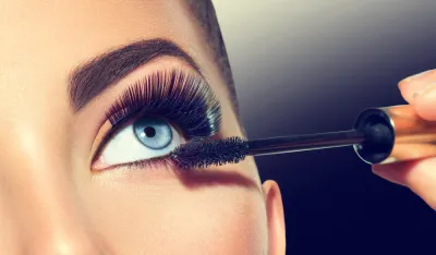 G Trik s puderom koji će promijeniti način na koji nanosite maskaru