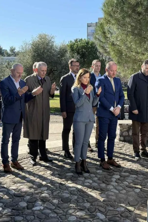 Sjećanje i vijenac za &Scaron;tpce