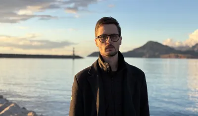 Владимир Вујовић живи и ради у Бару