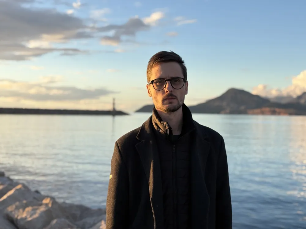 Владимир Вујовић живи и ради у Бару