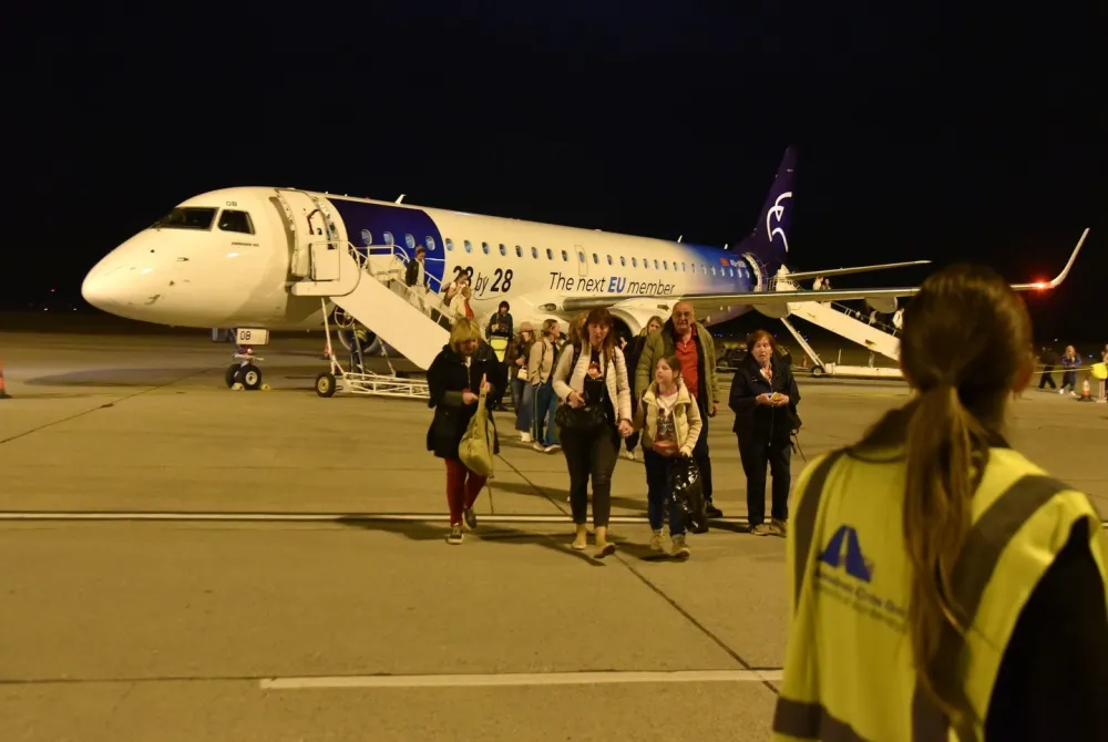 Evakuisani crnogorski državljani stigli u Podgoricu