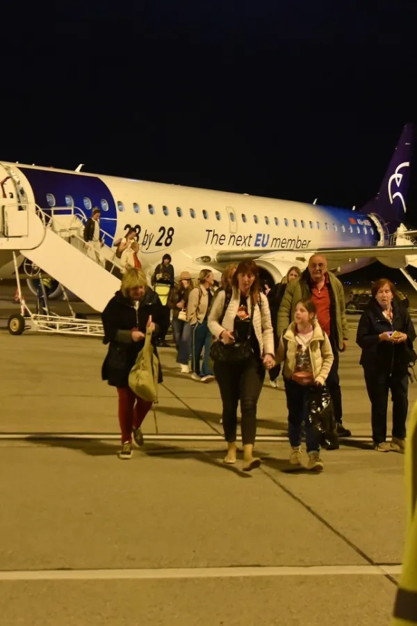 Evakuisani crnogorski državljani stigli u Podgoricu