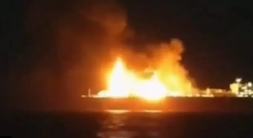 (VIDEO) Gori ruski tanker u sredozemnom moru