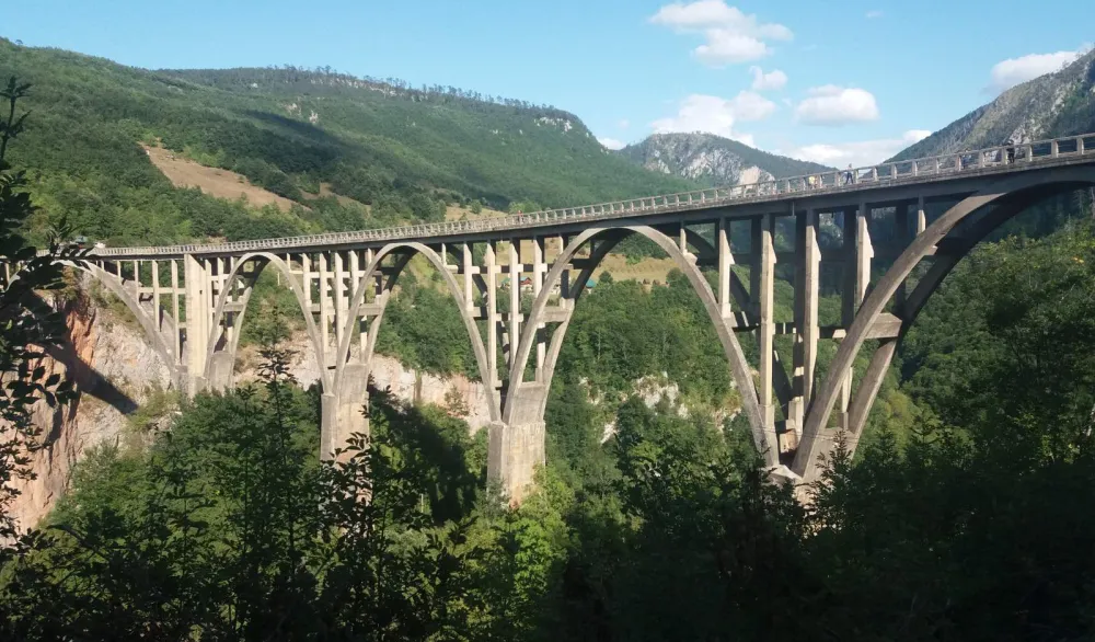 Most na Đurđevića Tari: Od danas totalna obustava saobraćaja za teretna, dvokratna za putnička vozila i autobuse