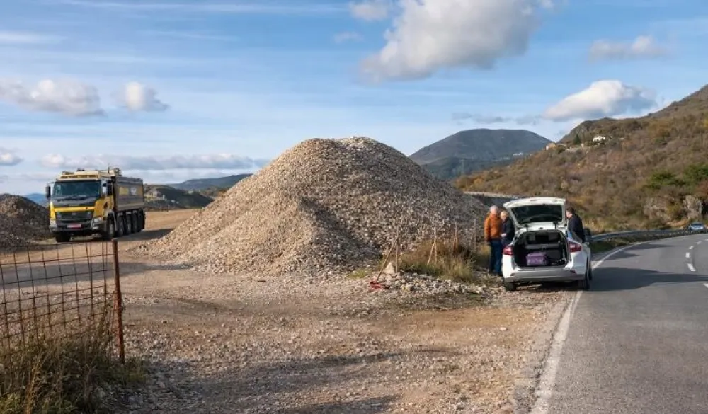 Zapečaćeno devet divljih deponija u Budvi, krivične prijave za prekr&scaron;ioce
