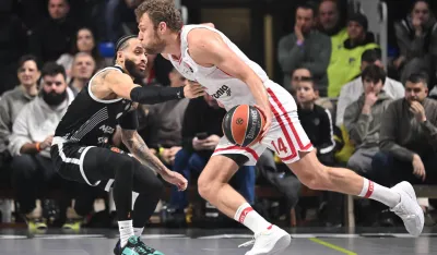 Саша Везенков