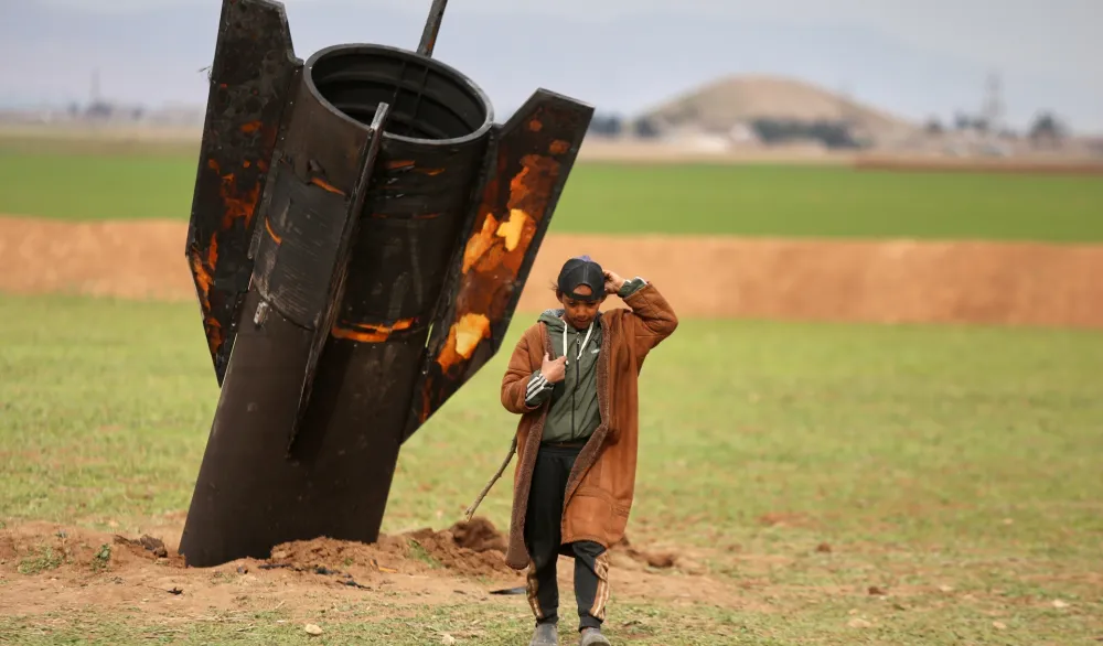 (FOTO) Iranska raketa zavr&scaron;ila na livadi u Siriji