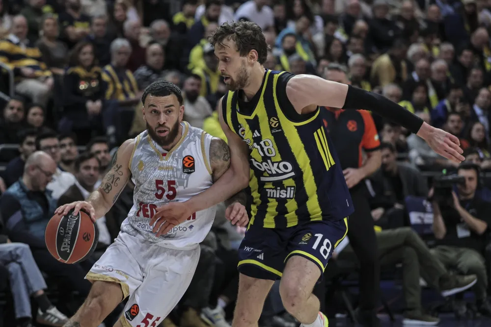 Са меча из Истанбула