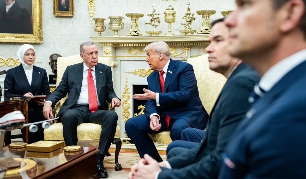 Predsjednik Tramp sa Redžepom Tajipom Erdoganom, predsjednikom Turske, u Ovalnom kabinetu 25. 9. 2025. 
