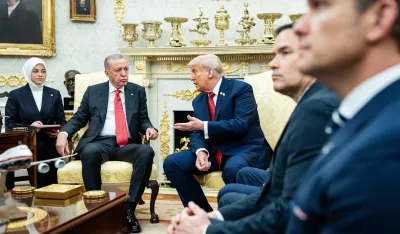 Predsjednik Tramp sa Redžepom Tajipom Erdoganom, predsjednikom Turske, u Ovalnom kabinetu 25. 9. 2025. 