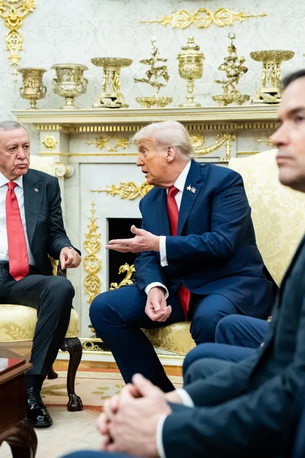 Predsjednik Tramp sa Redžepom Tajipom Erdoganom, predsjednikom Turske, u Ovalnom kabinetu 25. 9. 2025. 