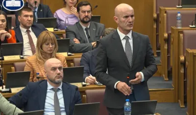 Laković podnio ostavku na funkcije u PES-u i Skup&scaron;tini, zadržava mandat