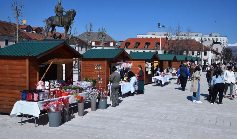 Osmomartovski bazar okupio 20 izlagača na nik&scaron;ićkom Trgu slobode