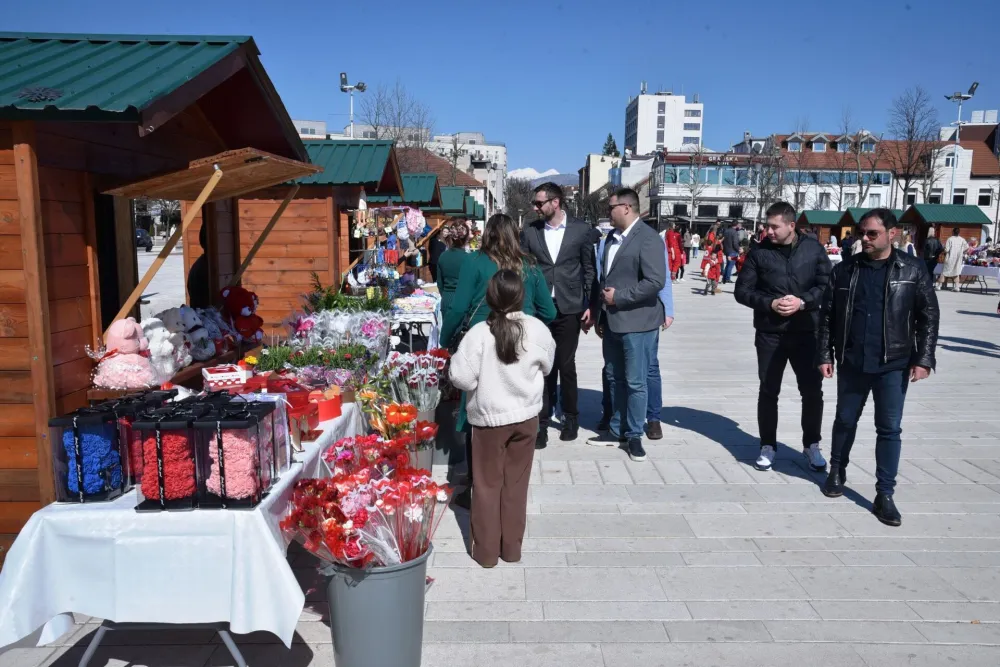 Osmomartovski bazar okupio 20 izlagača na nik&scaron;ićkom Trgu slobode