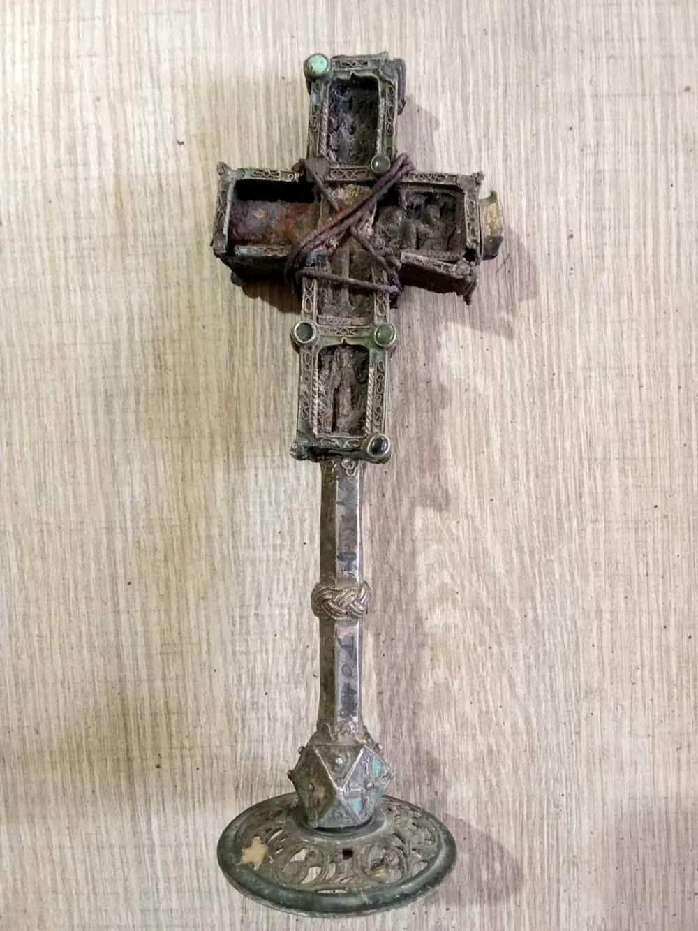 (FOTO) Ručni krst savinskog arhimandrita u Drobnjaku