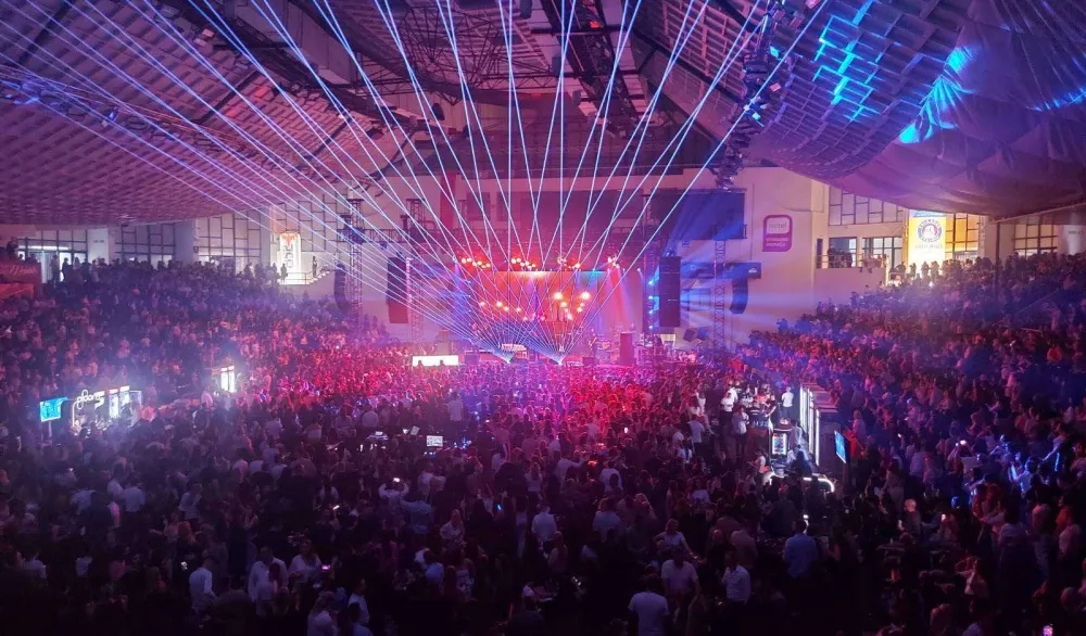 Podgorica slavi dame: Pejović i Matić nastupali u prepunoj Mtel dvorani &bdquo;Morača