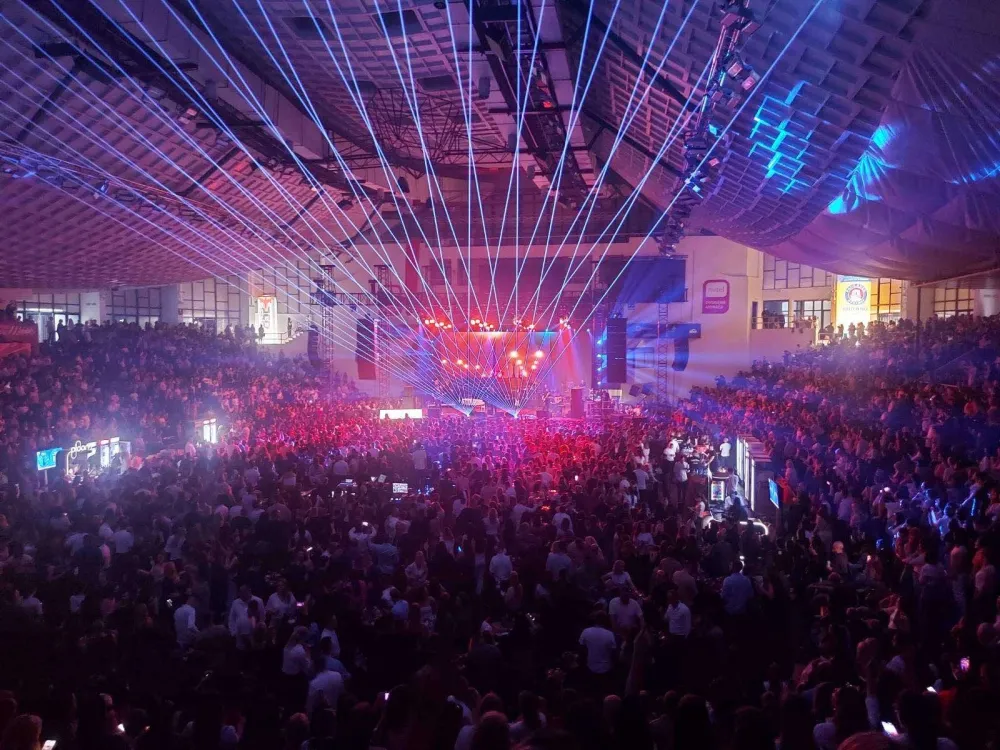 Podgorica slavi dame: Pejović i Matić nastupali u prepunoj Mtel dvorani &bdquo;Morača