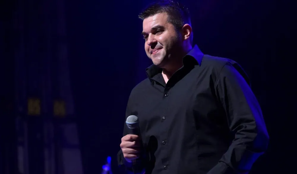 Novak Laketić objevio novu pjesmu: Omaž princezama čestitka ženama