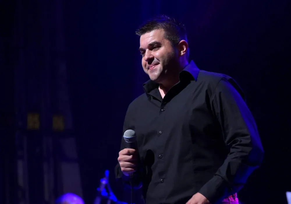 Novak Laketić objevio novu pjesmu: Omaž princezama čestitka ženama