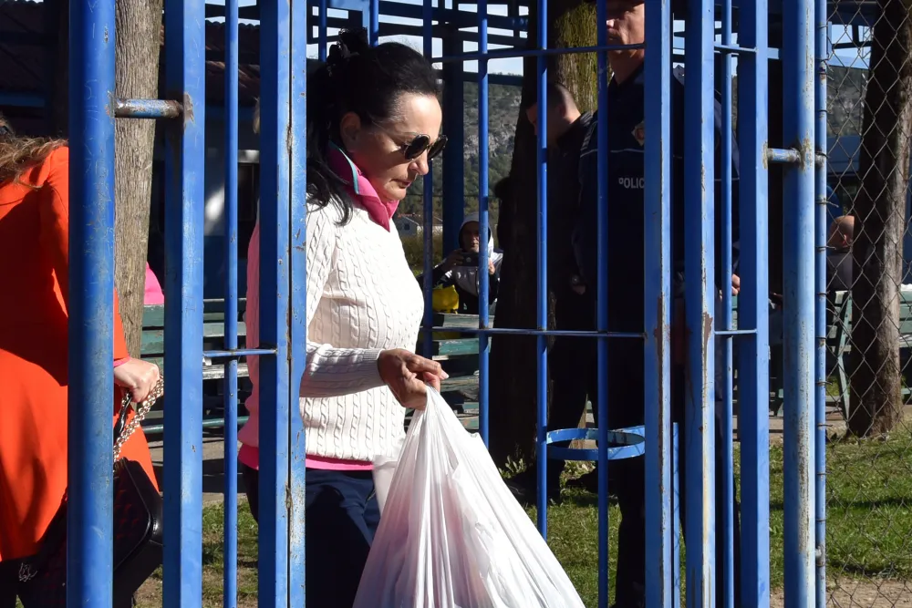 Medenica u ćeliji s četiri pritvorenice