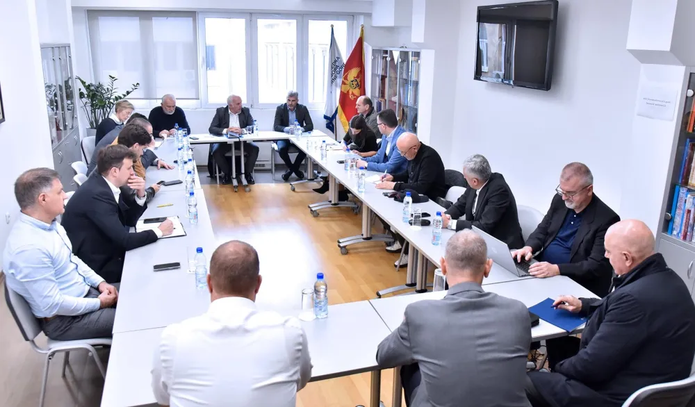 Grupacija distributera nafte PKCG: Uspostaviti model privremenog formiranja cijena goriva