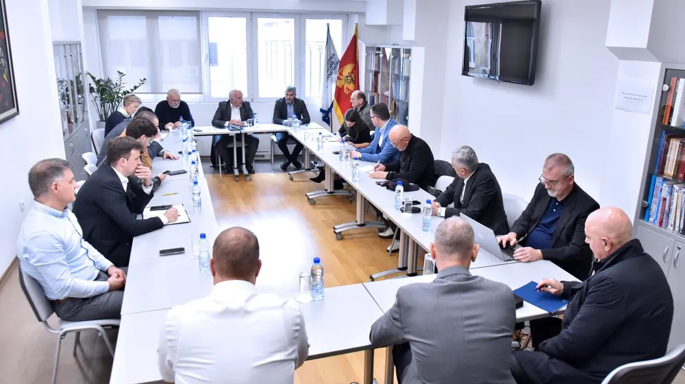 Grupacija distributera nafte PKCG: Uspostaviti model privremenog formiranja cijena goriva