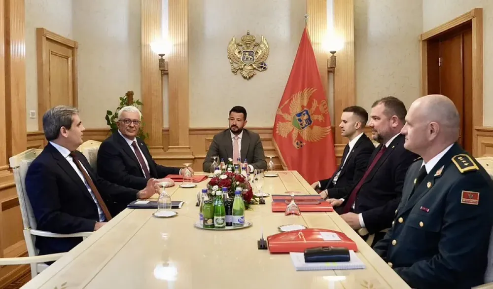 Tri predsjednika analiziraju unapređenja u vojsci