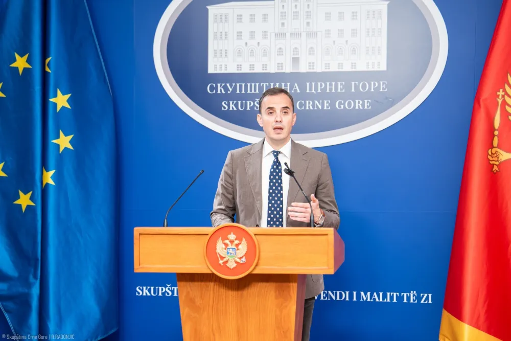 Milo&scaron; Konatar URA