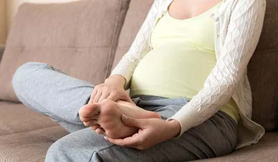 Grčevi u nogama česta je pojava tokom trudnoće: Kako smanjiti bol i nelagodu