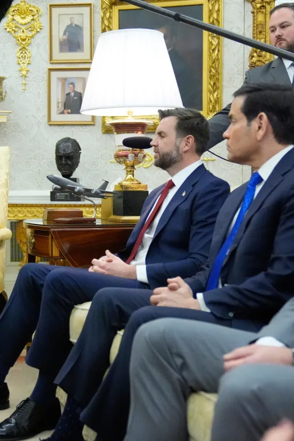 Tramp uveo bizaran trend za članove kabineta: Svi nose cipele koje im je on kupio, Rubiju su prevelike
