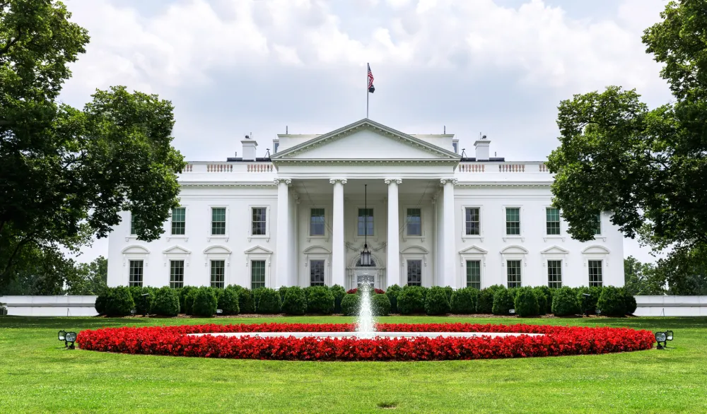 Incident kod Bijele kuće: Automobil udario u kapiju, velika policijska akcija u Va&scaron;ingtonu