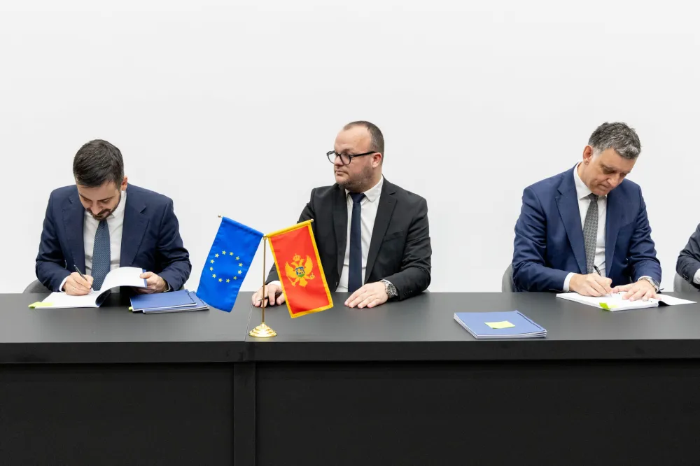 Sa potpisivanja granta