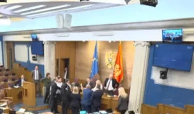 Haos u Skup&scaron;tini: Prekinuta sjednica nakon &scaron;to je Pejović oduzeo riječ Vuković Kuč