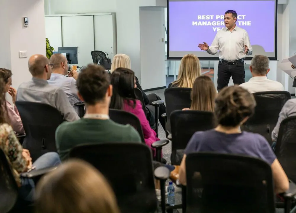 BRANKO MITROVIĆ, IZVR&Scaron;NA DIREKTORICA ZA LJUDSKE RESURSE