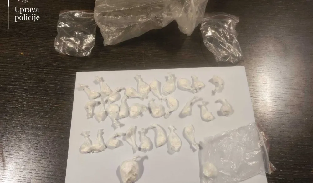 Podgorica: Uhap&scaron;ene dvije osobe, pronađeni marihuana i pakovanja kokaina