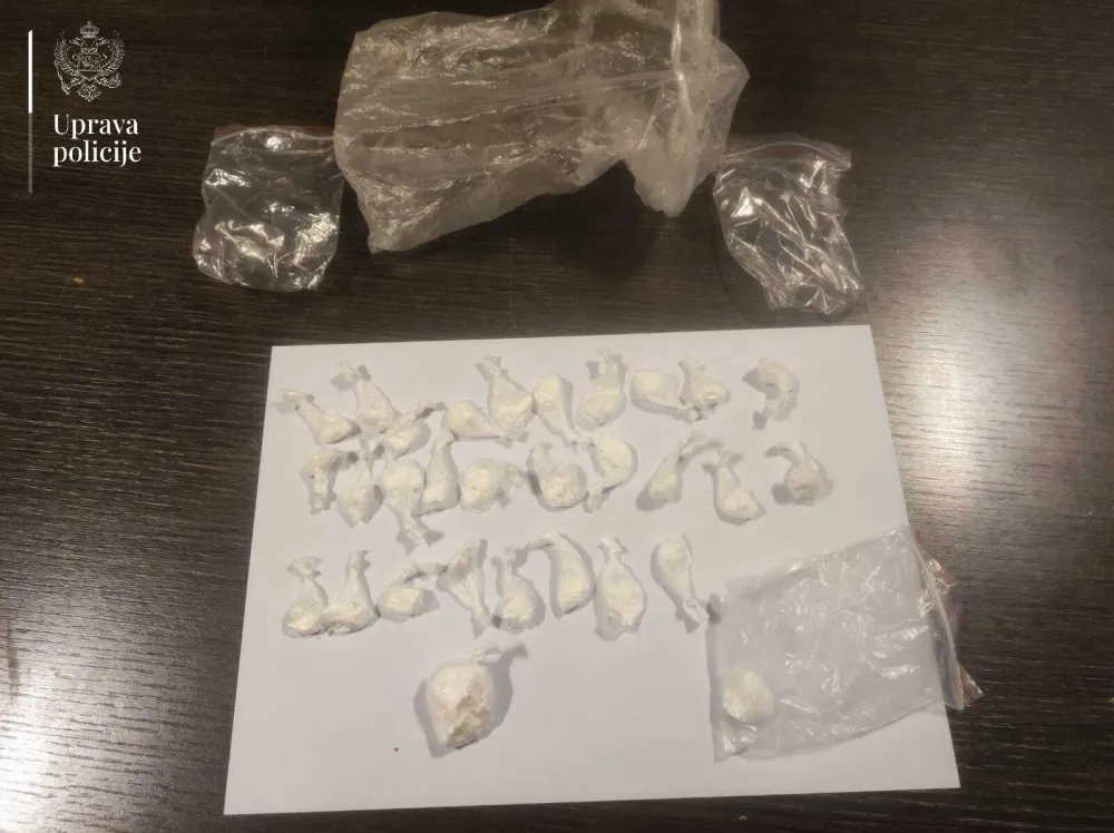 Podgorica: Uhap&scaron;ene dvije osobe, pronađeni marihuana i pakovanja kokaina