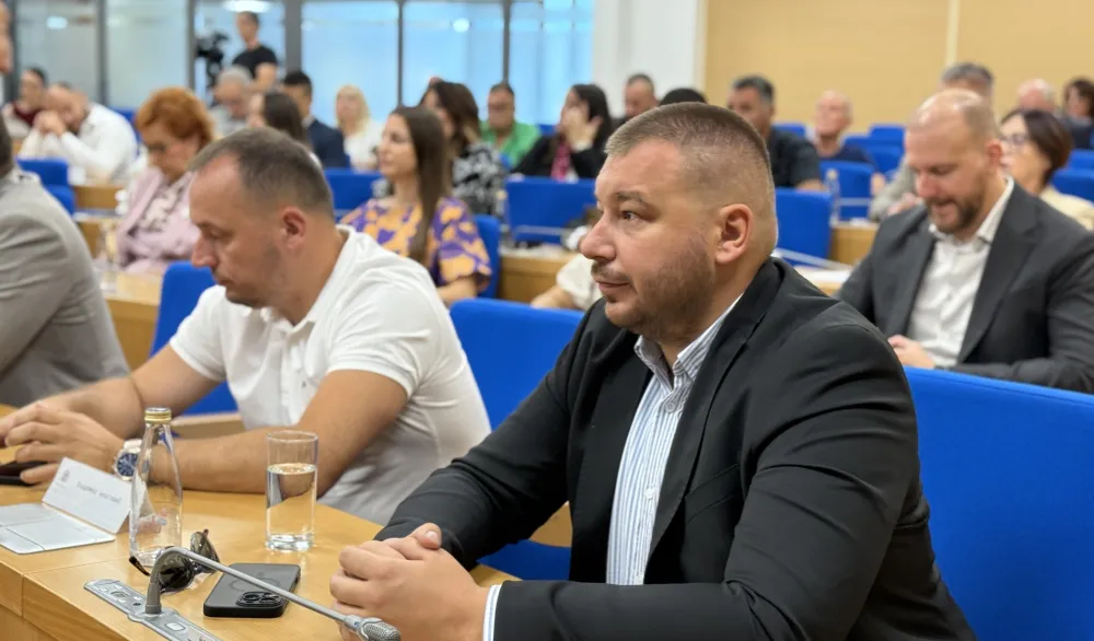 Vladimir Bulatović, Milo&scaron; Krstović,Sjednica skup&scaron;tine Glavnog grada 28. avgust