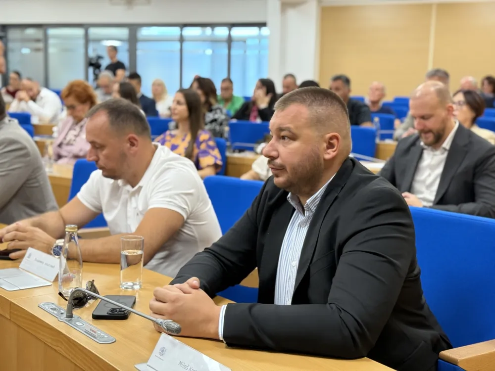 Vladimir Bulatović, Milo&scaron; Krstović,Sjednica skup&scaron;tine Glavnog grada 28. avgust